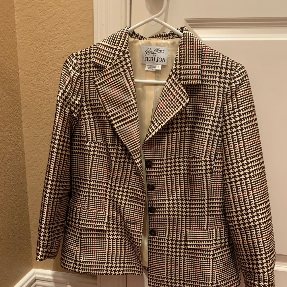 Teri Jon houndstooth Jacket size 6 but fits like a 4